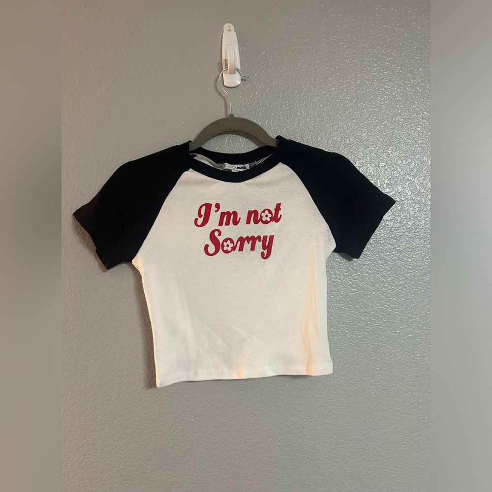 Women’s White Black red Short Sleeve graphic crop top shirt size small